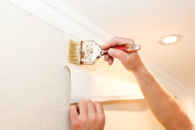 Pose de papier peint à Ostheim — revêtements muraux et toiles de verre
